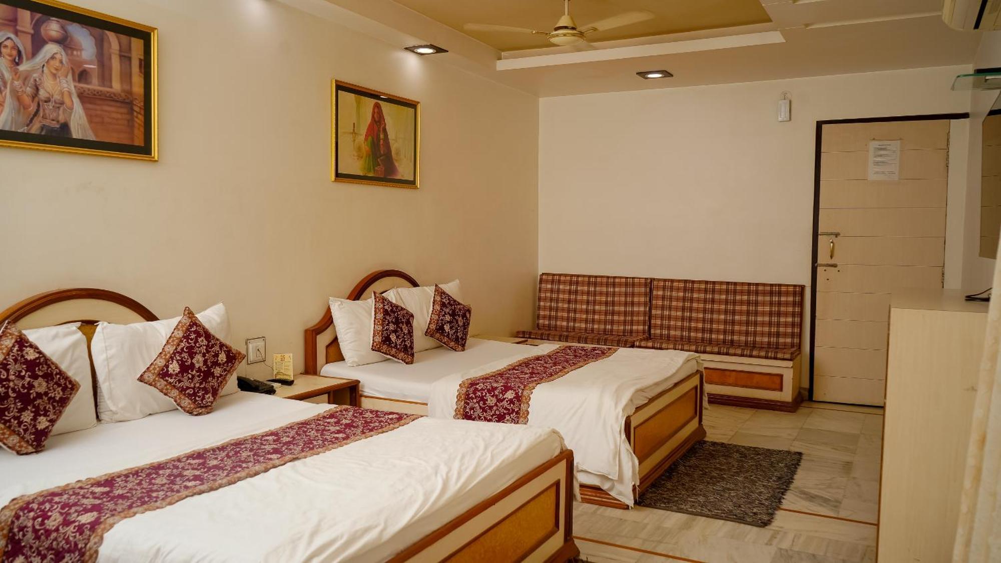 Hotel Ruby Dźajpur Zewnętrze zdjęcie