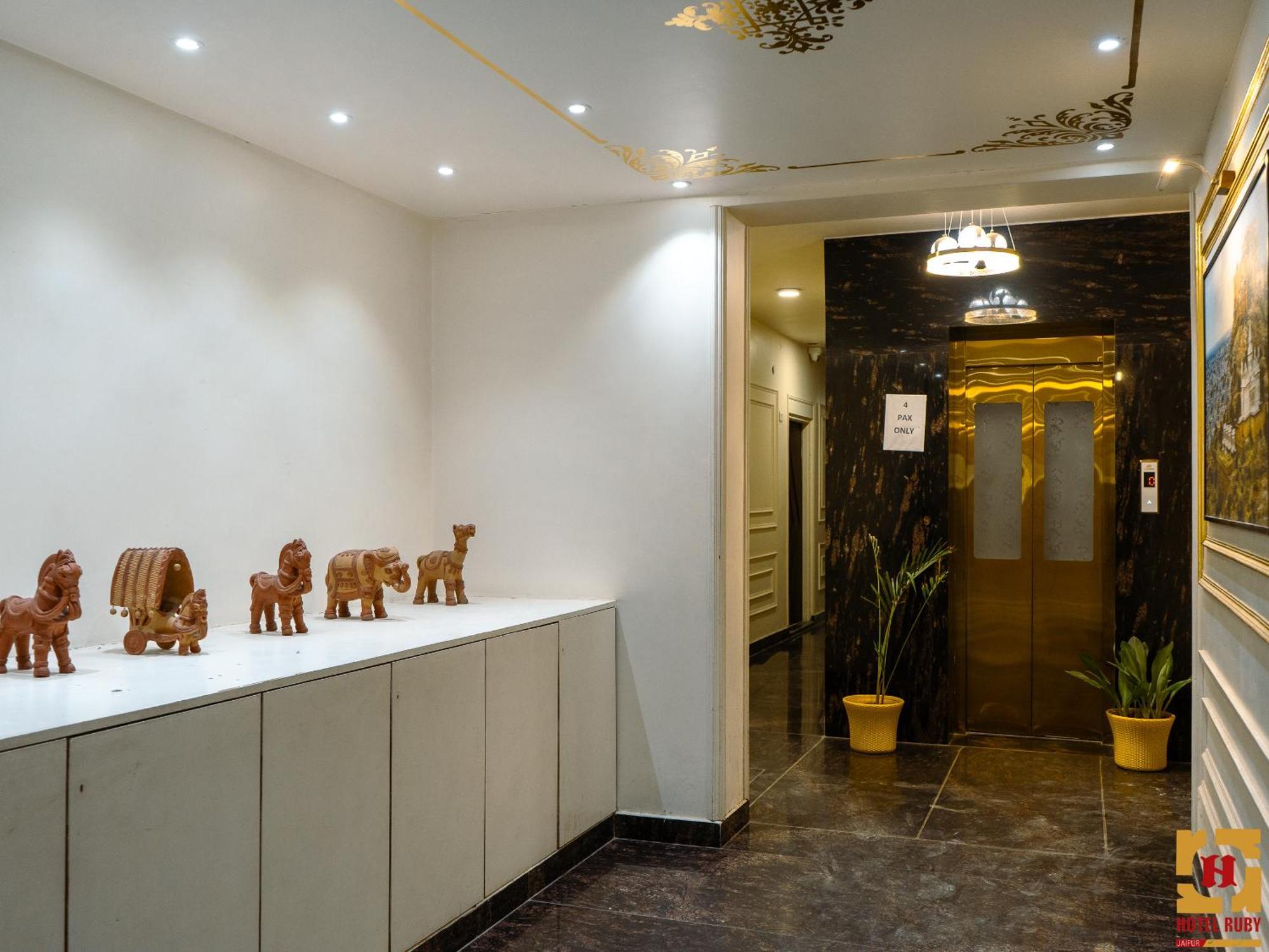 Hotel Ruby Dźajpur Zewnętrze zdjęcie